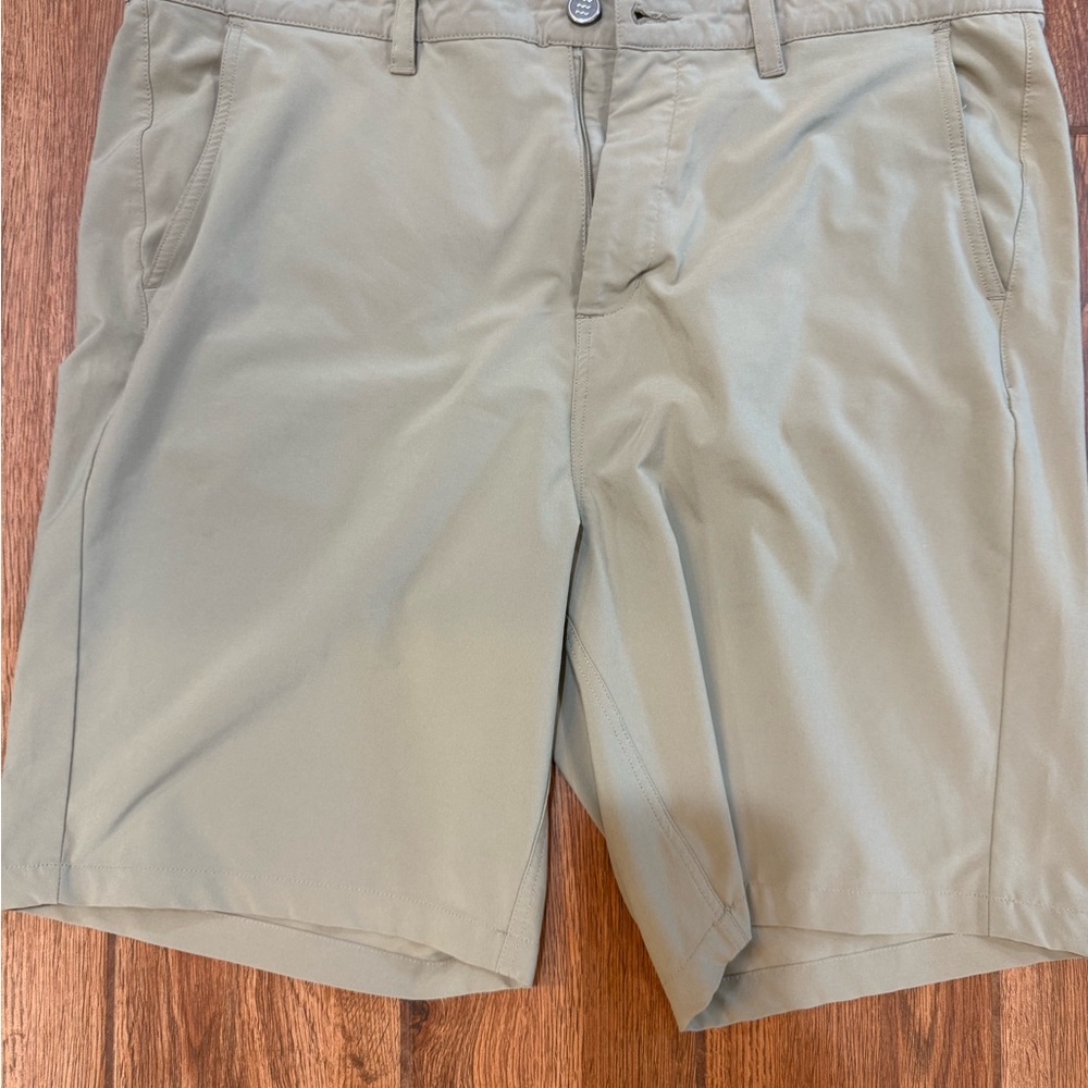 Free fly active shorts (khaki) - men’s size 38 - 9” inseam